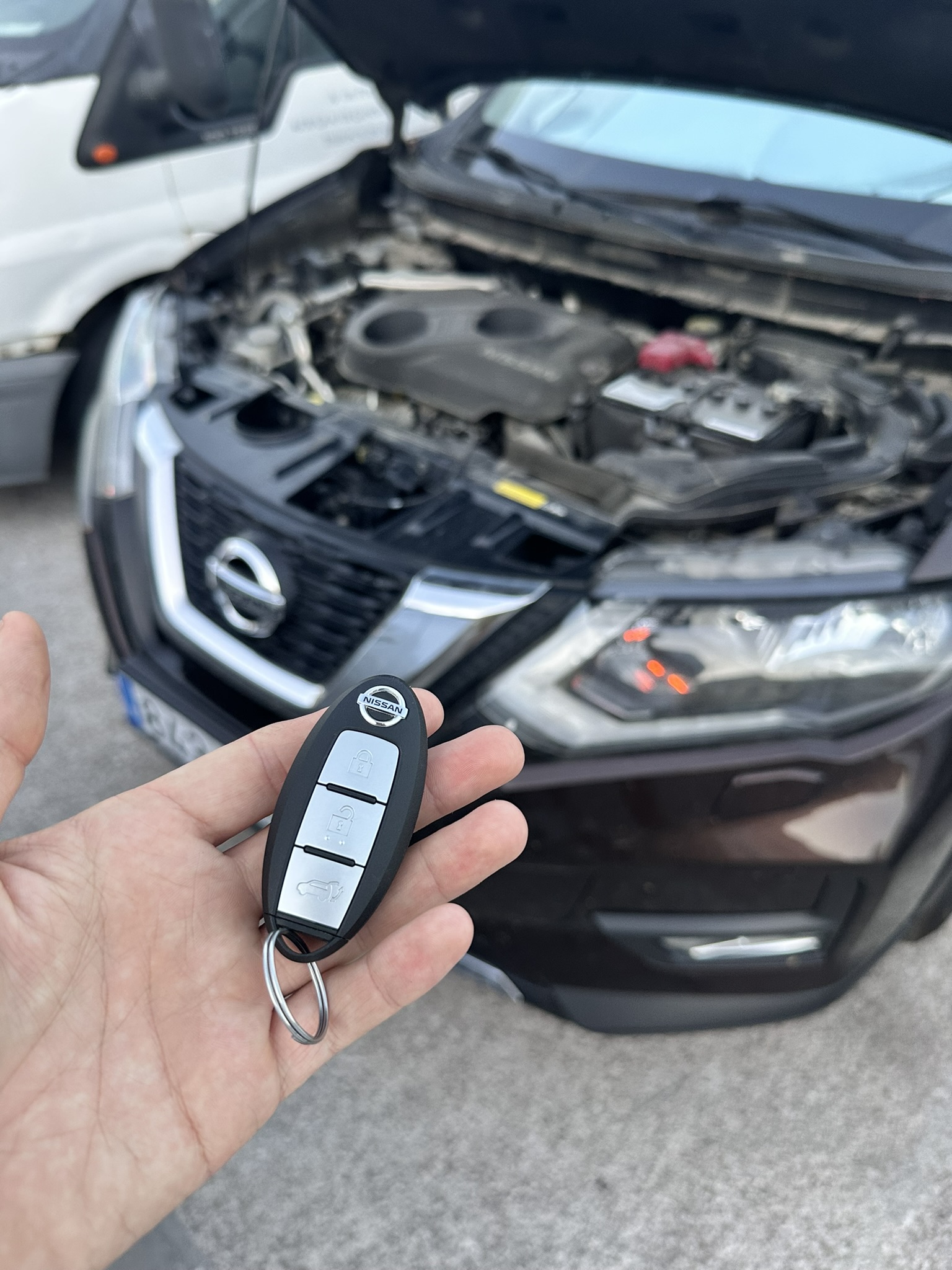 Programación de llave Nissan sin copia — cerrajero Benidorm